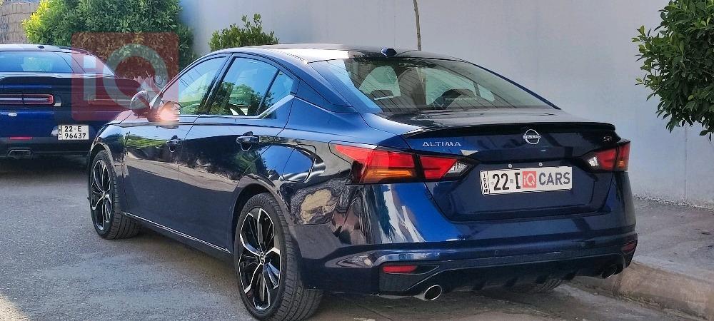 نيسان ألتيما